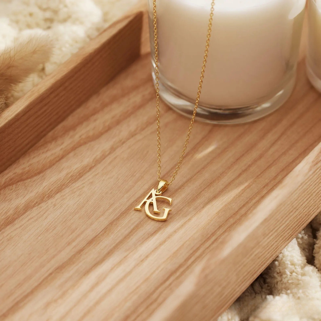 Collar Personalizado con Dobles Iniciales – Resistente al Agua y No se Deslustra