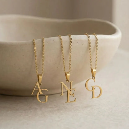 Collar Personalizado con Dobles Iniciales – Resistente al Agua y No se Deslustra