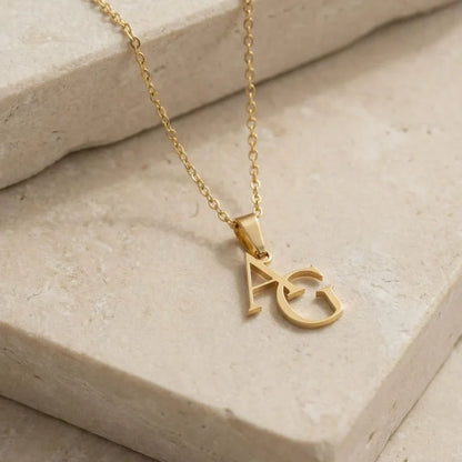 Collar Personalizado con Dobles Iniciales – Resistente al Agua y No se Deslustra