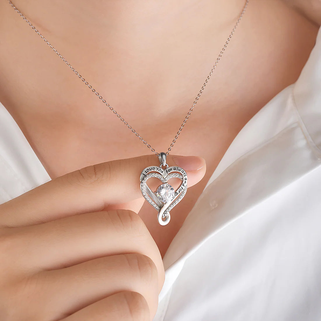 Collar de corazón grabado para esposa con caja LED