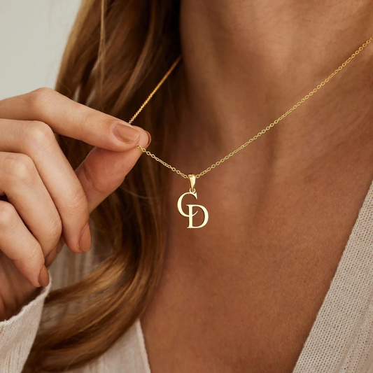 Collar Personalizado con Dobles Iniciales – Resistente al Agua y No se Deslustra
