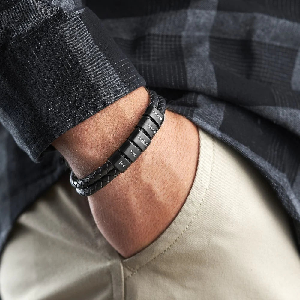Pulsera de Cuero con Cuentas Grabadas