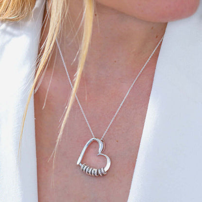 Collar Corazón Encantador con Cuentas Grabadas